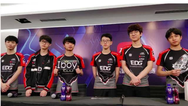 向于在防守 向于在防守